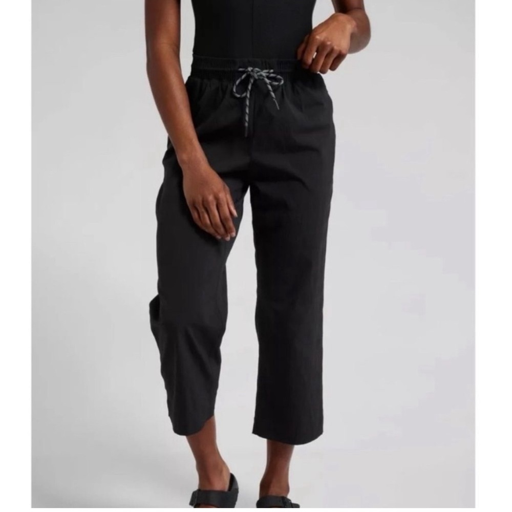 Athleta 2022 Trekkie Straight Crop Athletic Pants